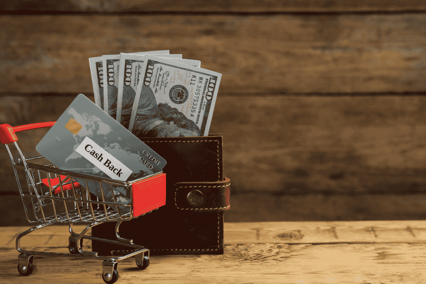 Cartão de crédito Black com programa de cashback e recompensas, aumentando benefícios em cada compra