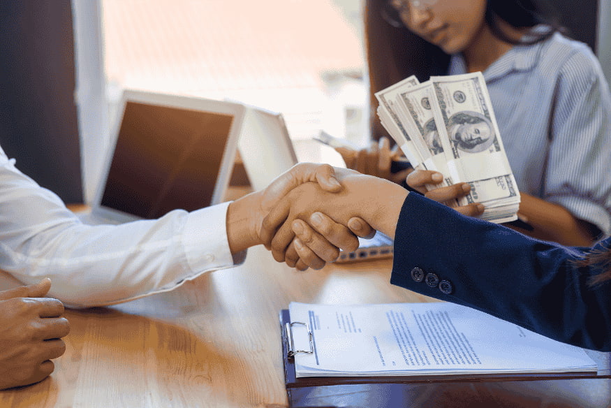 Empréstimo pessoal com contrato assinado e liberação de dinheiro em espécie