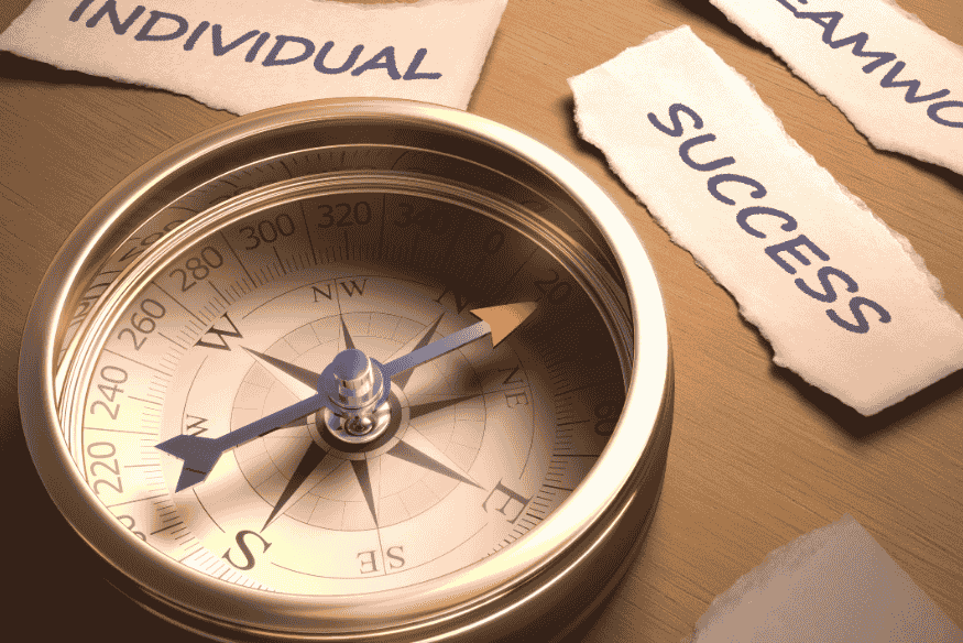 Bússola representando o simulador de empréstimo como guia para decisões financeiras seguras e inteligentes