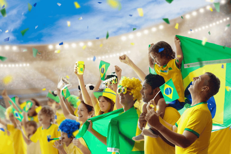Torcida brasileira comemorando em estádio durante partida de futebol