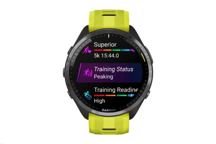 Tela do Garmin Forerunner 965 destacando status de treino, prontidão e desempenho